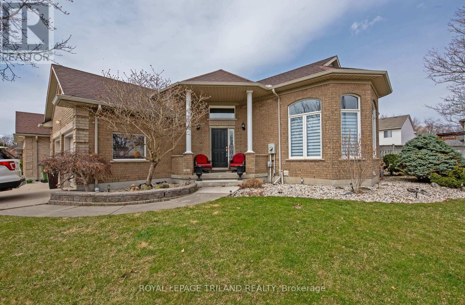 2 GALBRAITH COURT, St. Thomas, Ontario