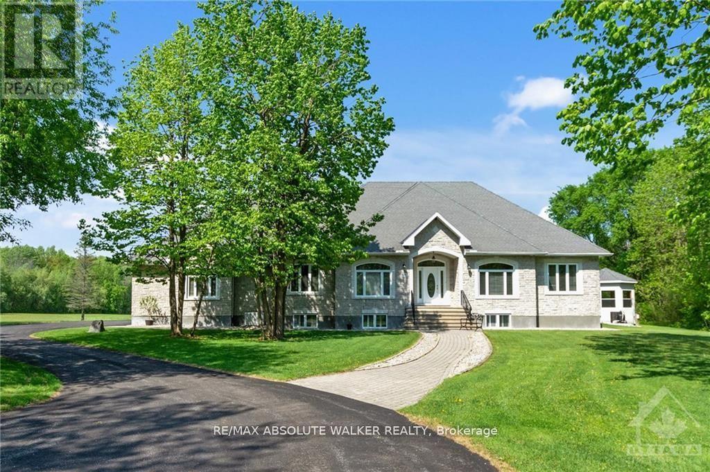 2501 KEARNS WAY, Ottawa, Ontario
