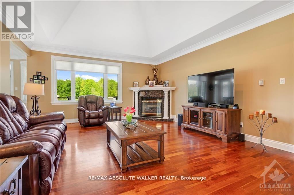 2501 Kearns Way, Ottawa, Ontario  K4P 1R9 - Photo 4 - X12074212