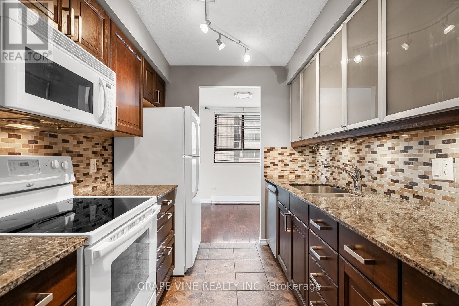 907 - 470 Laurier Avenue W, Ottawa, Ontario  K1R 7W9 - Photo 10 - X12074233