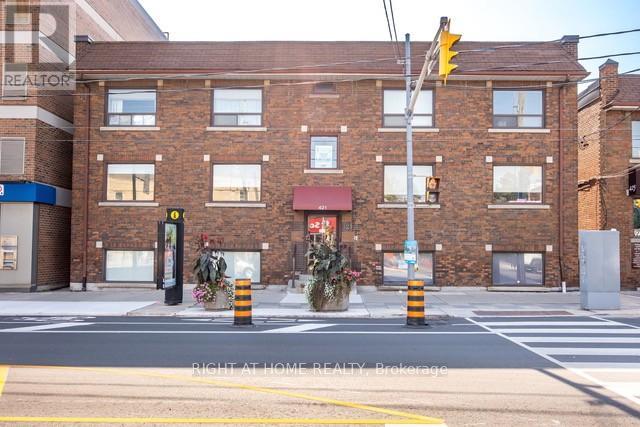 # 4 - 421 EGLINTON AVENUE W, Toronto, Ontario