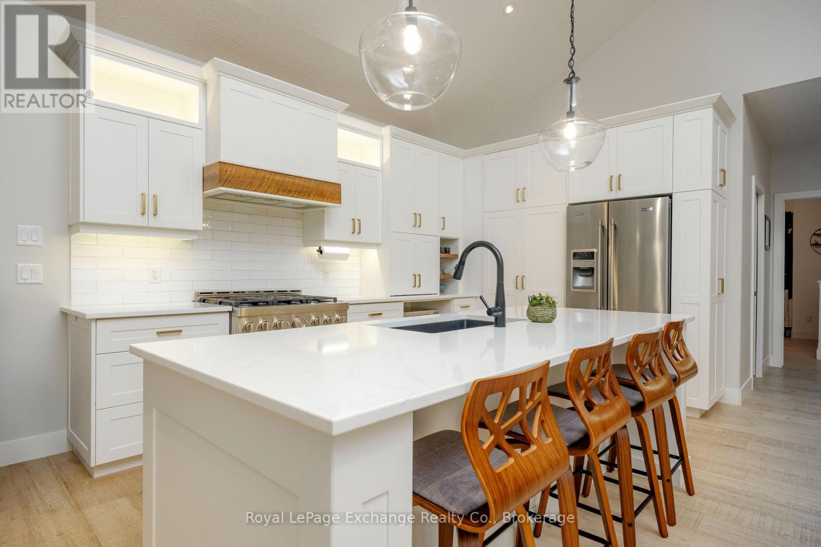 33 Madwayosh Street, Saugeen Shores, Ontario  N0H 2L0 - Photo 10 - X12073229