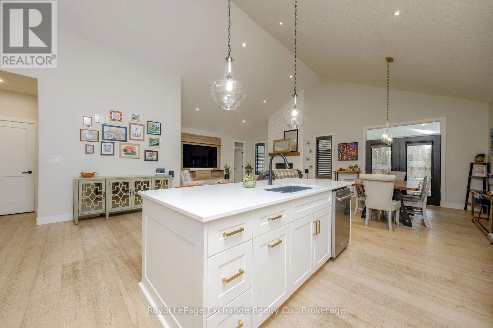33 Madwayosh Street, Saugeen Shores, Ontario  N0H 2L0 - Photo 11 - X12073229