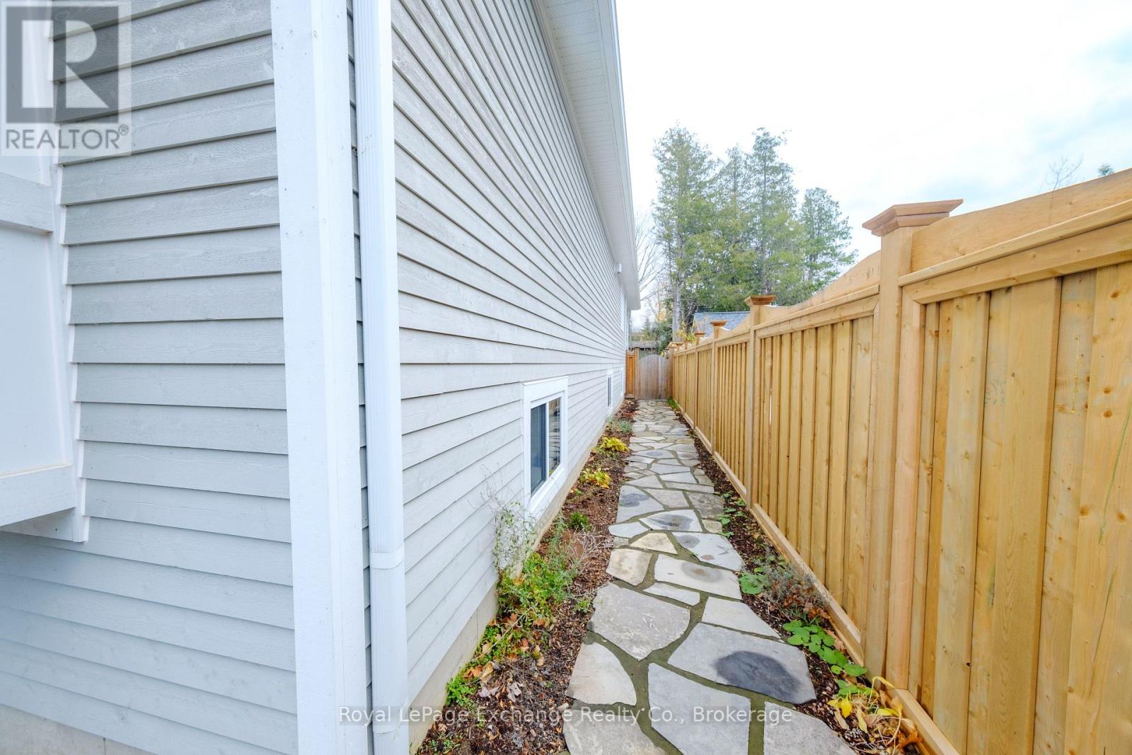 33 Madwayosh Street, Saugeen Shores, Ontario  N0H 2L0 - Photo 34 - X12073229