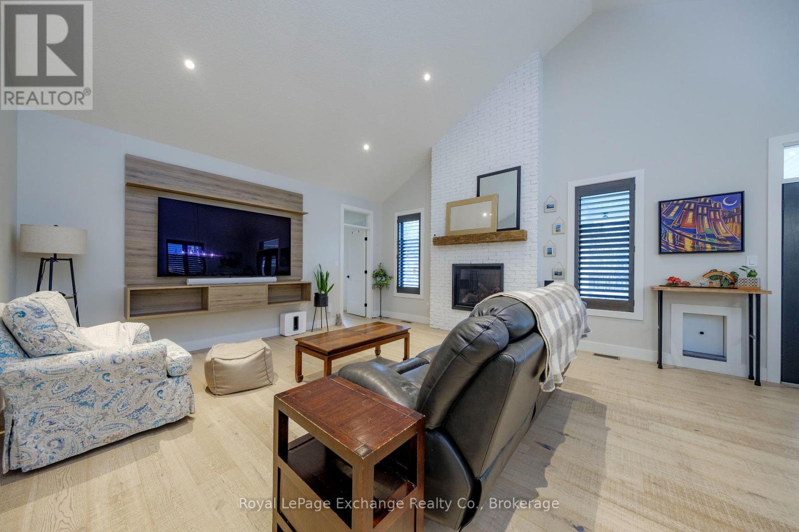 33 Madwayosh Street, Saugeen Shores, Ontario  N0H 2L0 - Photo 6 - X12073229
