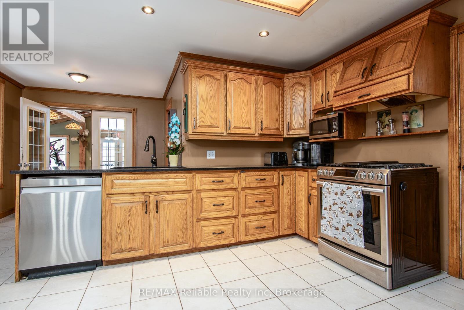209 Hamilton Street W, North Huron, Ontario  N0M 1H0 - Photo 28 - X12042167