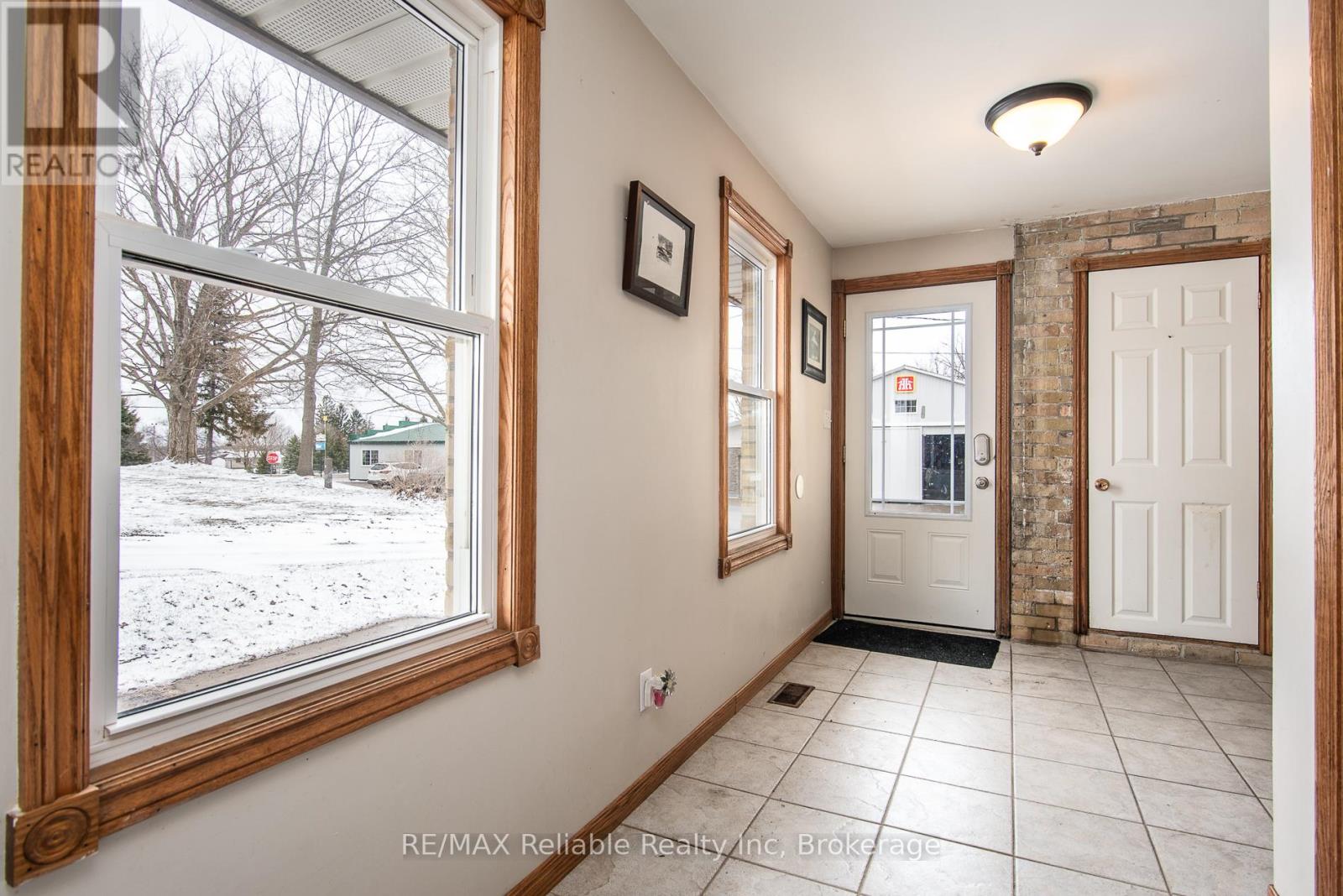 209 Hamilton Street W, North Huron, Ontario  N0M 1H0 - Photo 36 - X12042167