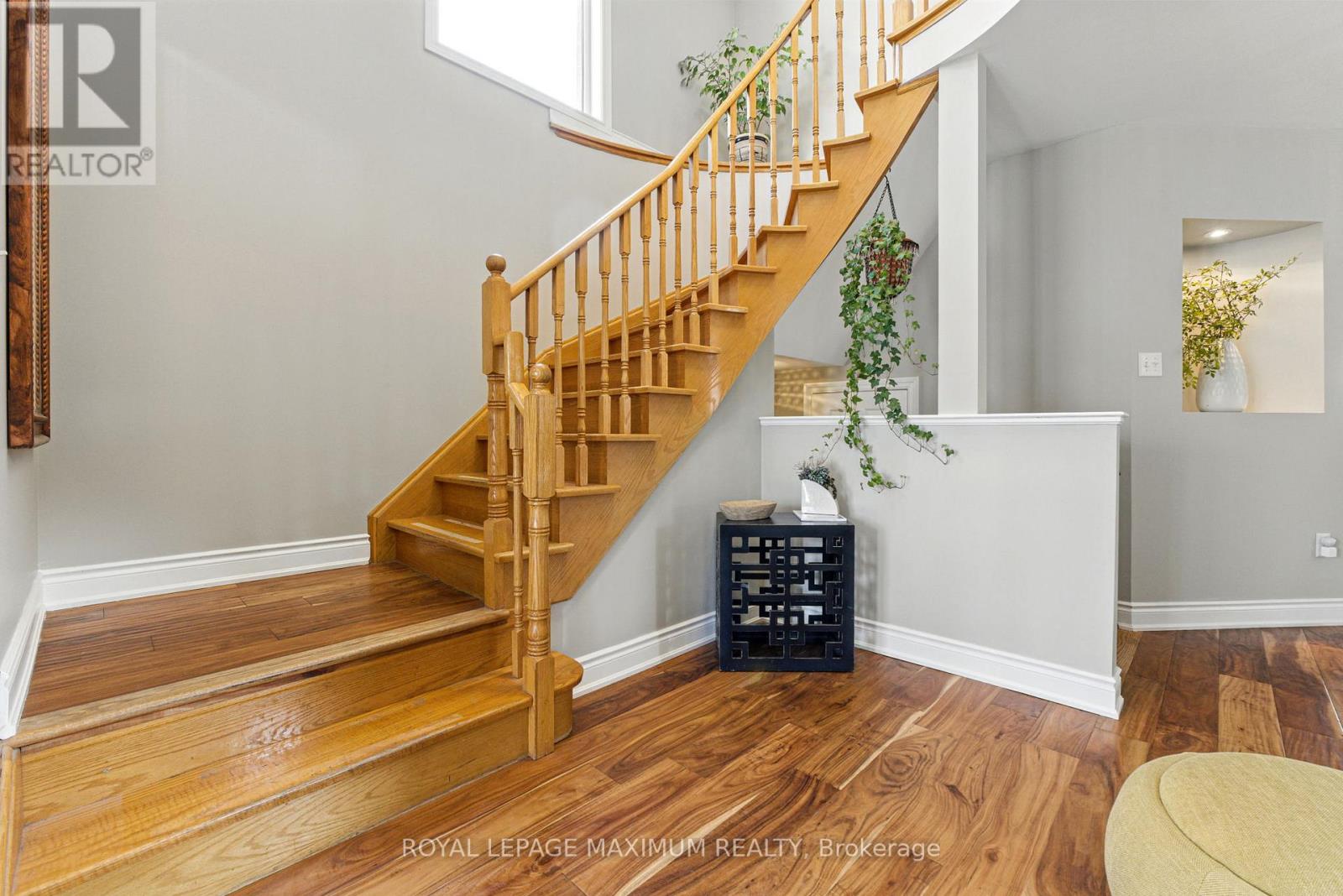 Property at 104 LOOKOUT POINT COURT image 3