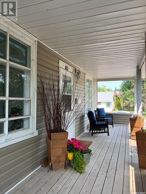 Property at 376 5th AVENUE NW image 3