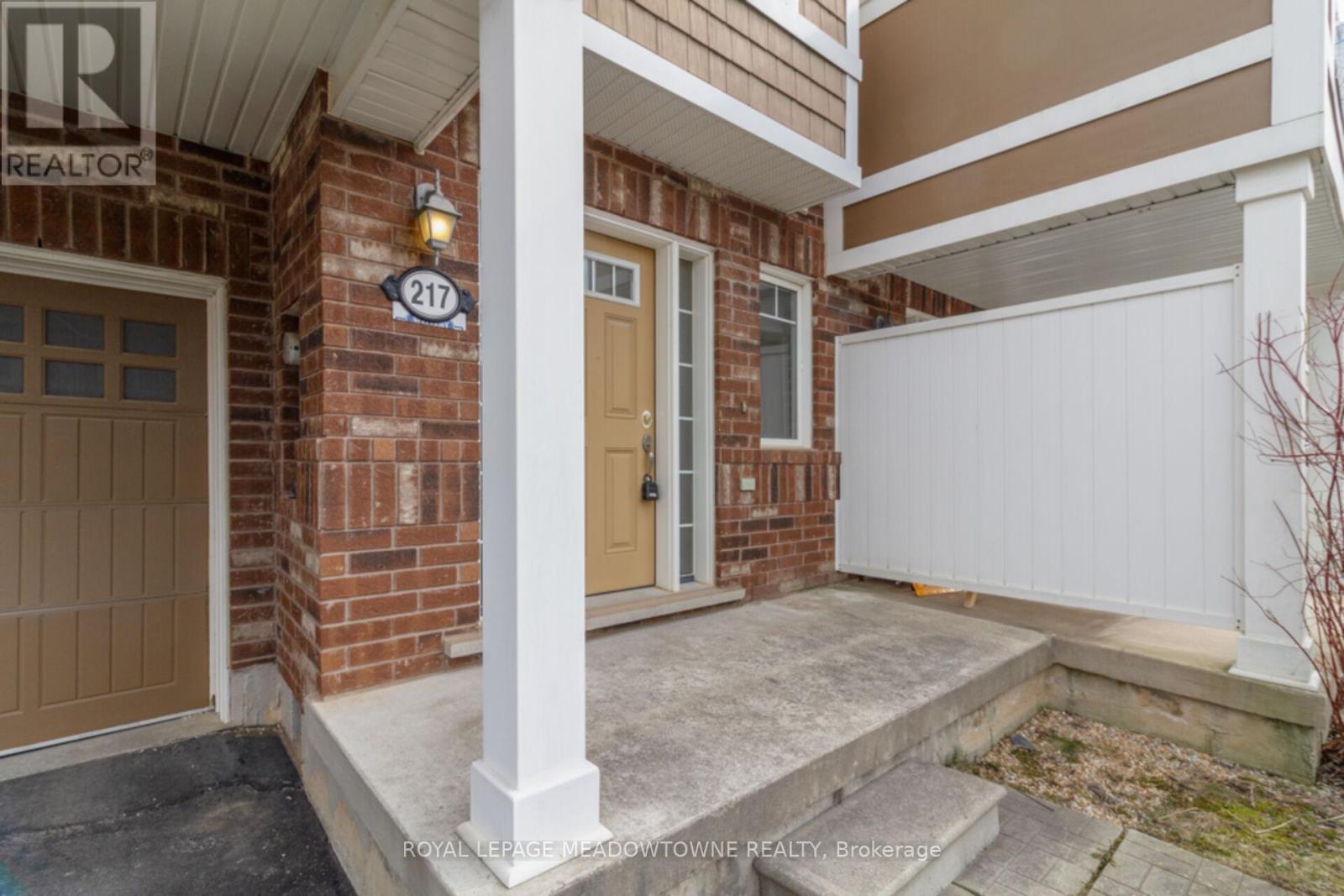 Property at 217 WOODLEY CRESCENT image 3