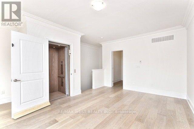 2088 Queensborough Gate, Mississauga, Ontario  L5M 0X9 - Photo 12 - W12074180