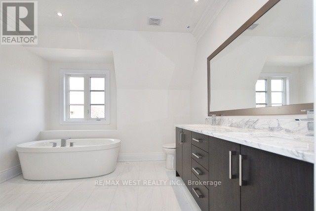 2088 Queensborough Gate, Mississauga, Ontario  L5M 0X9 - Photo 16 - W12074180