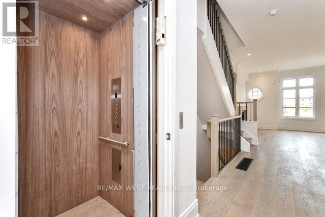 2088 Queensborough Gate, Mississauga, Ontario  L5M 0X9 - Photo 3 - W12074180