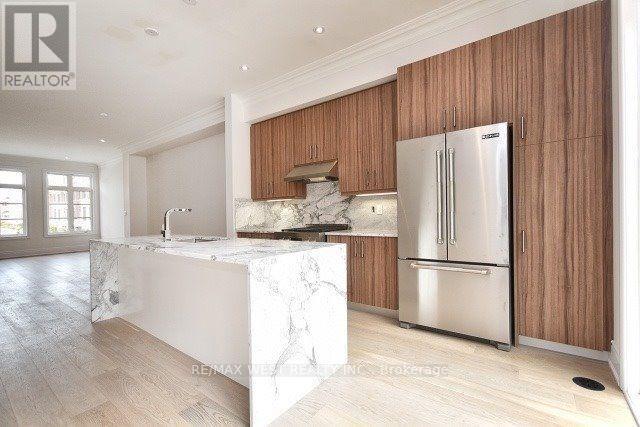 2088 Queensborough Gate, Mississauga, Ontario  L5M 0X9 - Photo 7 - W12074180