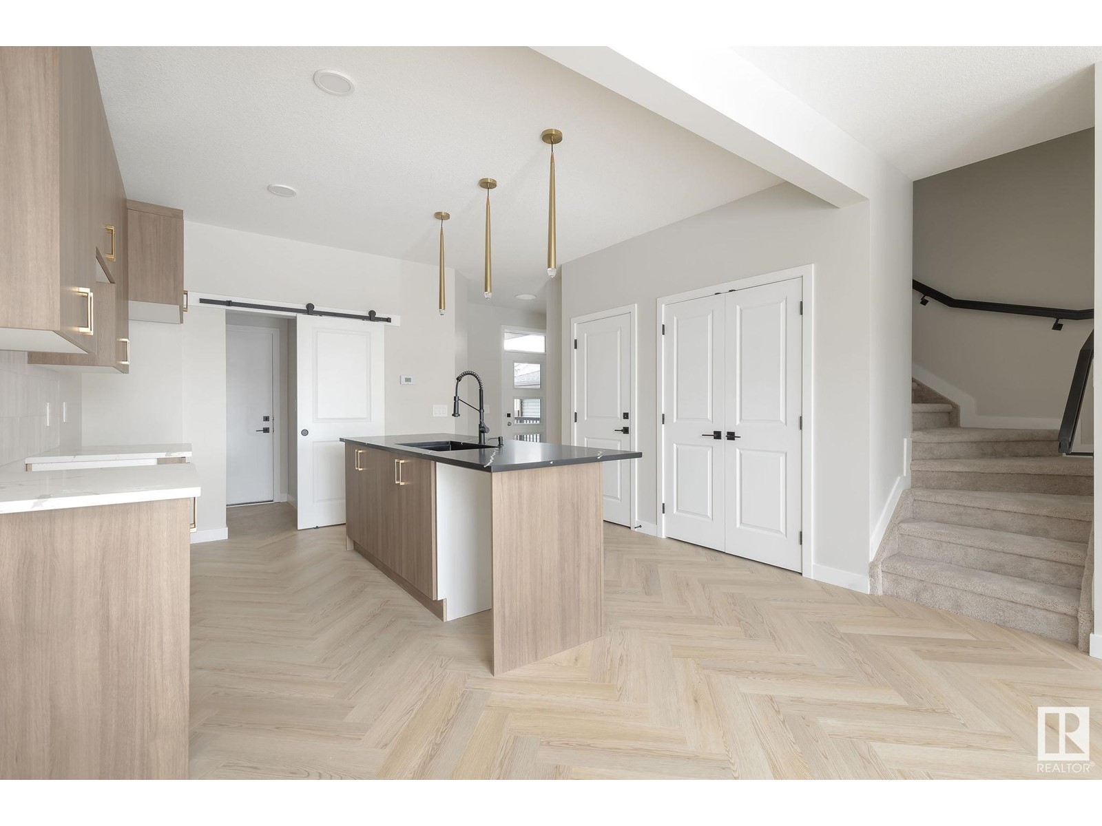 Property at 2913 65 ST SW image 3