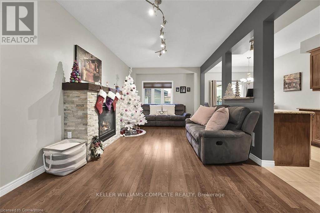 Property at 35 WILLOWBANKS TERRACE image 4