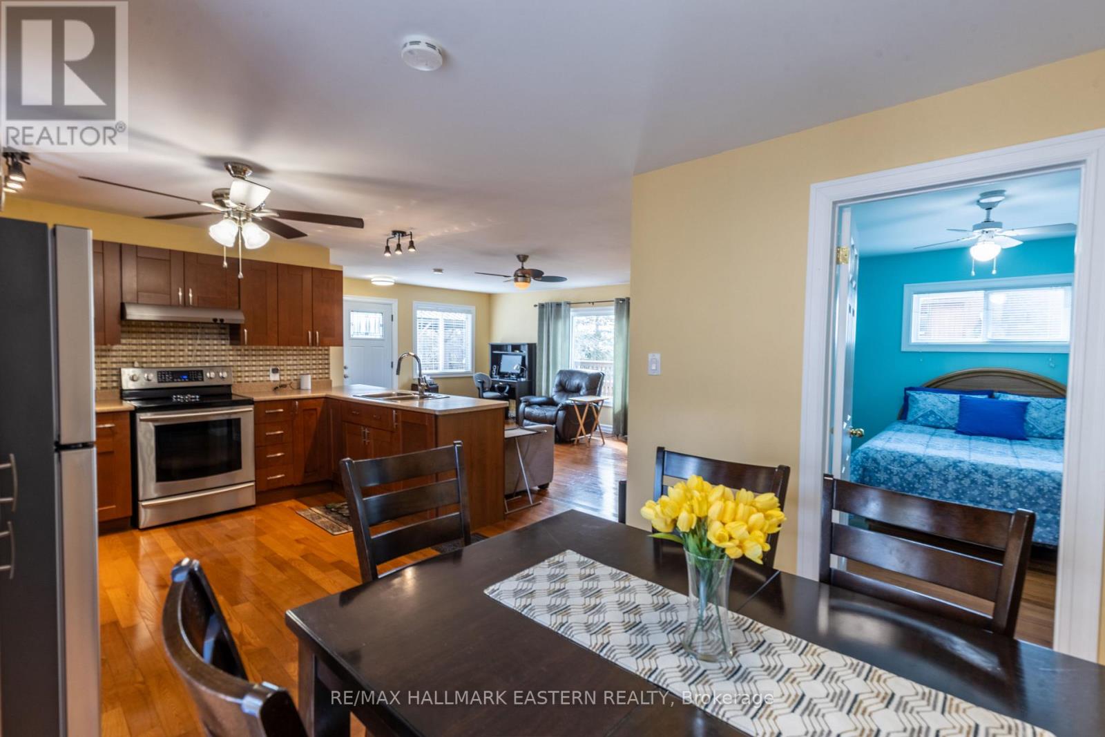 4 Hollyville Boulevard, Kawartha Lakes, Ontario  K0M 1L0 - Photo 11 - X12074292