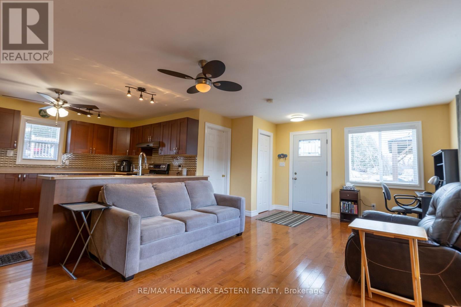 4 Hollyville Boulevard, Kawartha Lakes, Ontario  K0M 1L0 - Photo 6 - X12074292