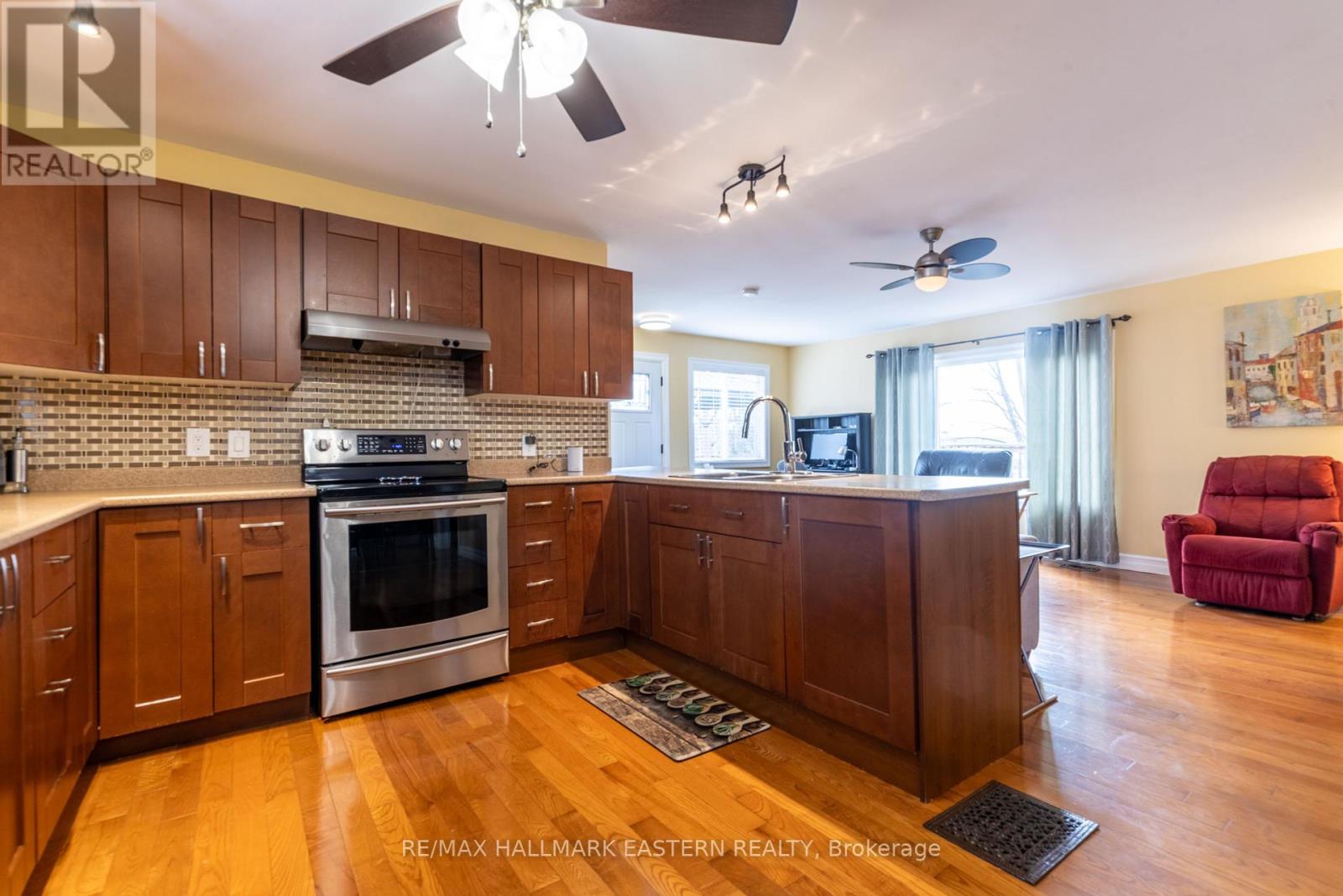 4 Hollyville Boulevard, Kawartha Lakes, Ontario  K0M 1L0 - Photo 7 - X12074292