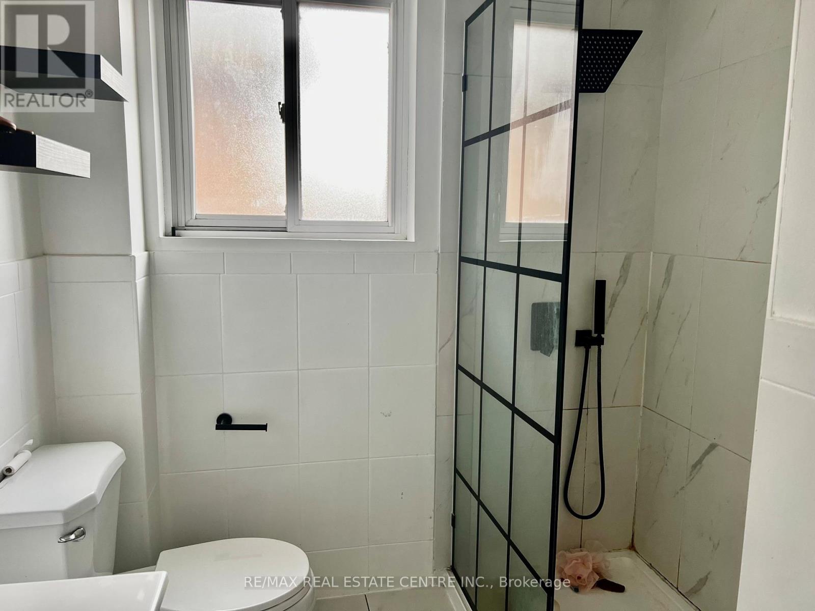115 Downsview Avenue, Toronto (Downsview-Roding-Cfb), Ontario  M3M 1E3 - Photo 4 - W12073954