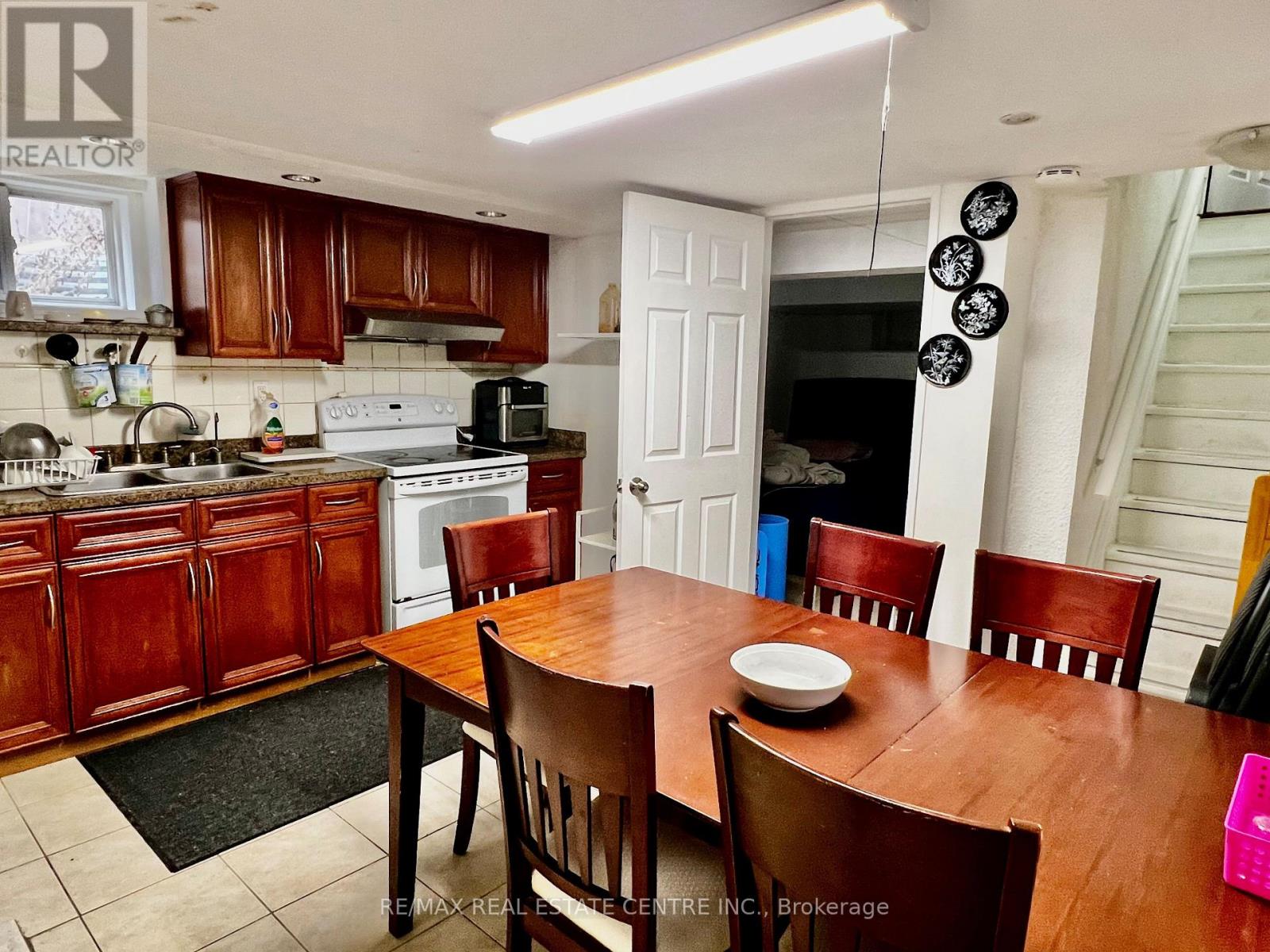 115 Downsview Avenue, Toronto (Downsview-Roding-Cfb), Ontario  M3M 1E3 - Photo 6 - W12073954