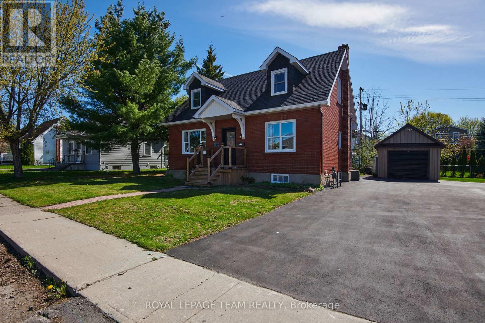 Property at 450 DOMINION STREET image 2