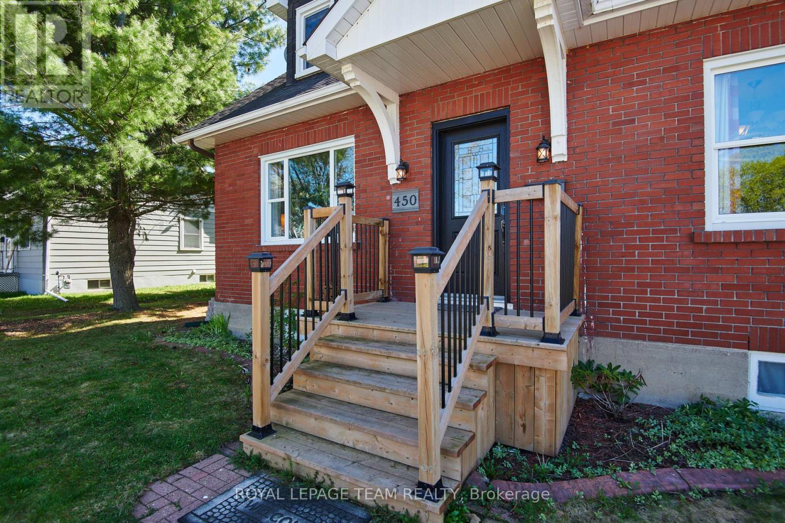 Property at 450 DOMINION STREET image 3