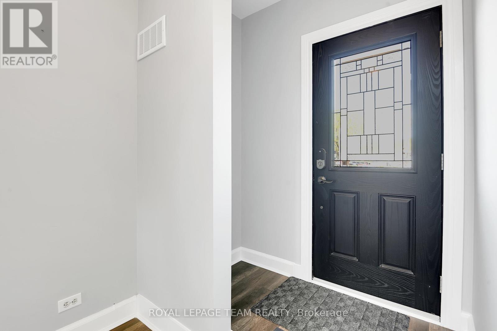 Property at 450 DOMINION STREET image 5