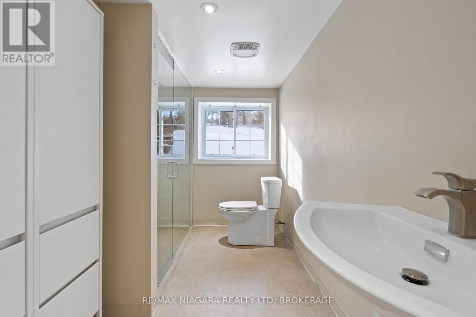12 Cedar Street, Port Colborne (878 - Sugarloaf), Ontario  L3K 2T9 - Photo 37 - X12074386