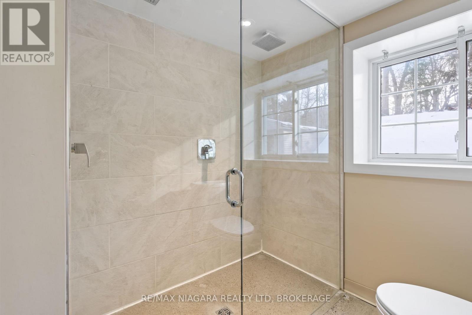12 Cedar Street, Port Colborne (878 - Sugarloaf), Ontario  L3K 2T9 - Photo 38 - X12074386