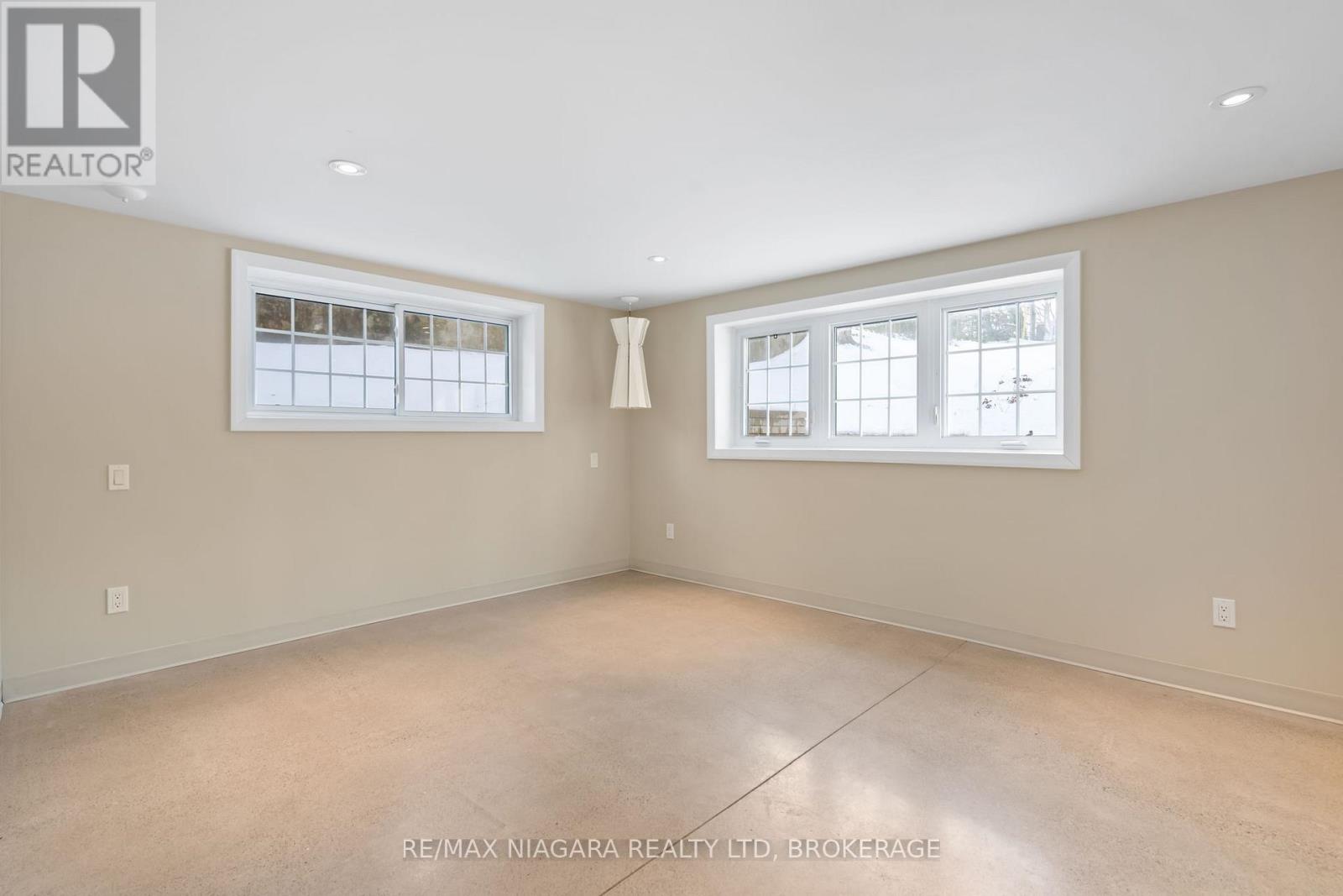 12 Cedar Street, Port Colborne (878 - Sugarloaf), Ontario  L3K 2T9 - Photo 40 - X12074386