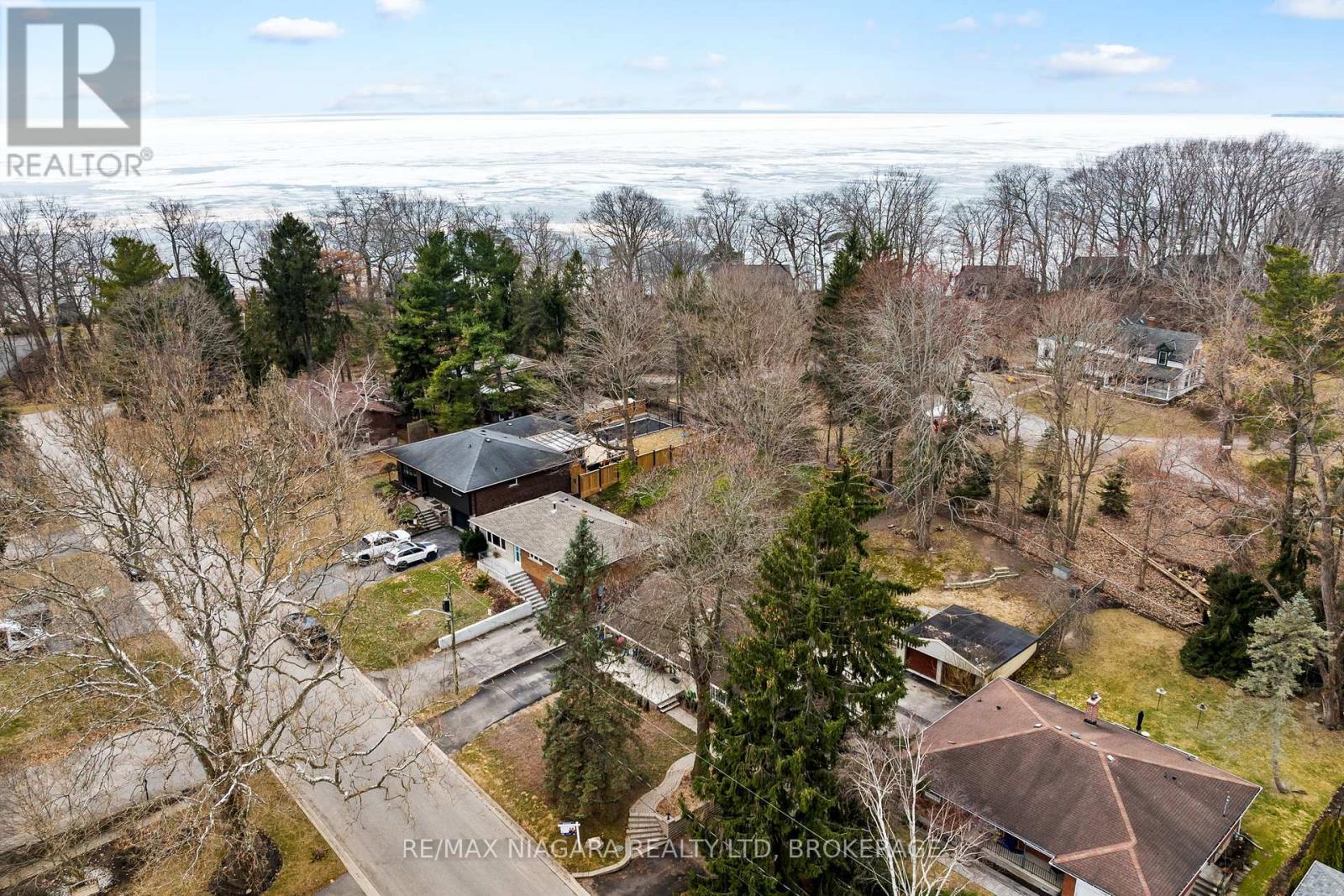 12 Cedar Street, Port Colborne (878 - Sugarloaf), Ontario  L3K 2T9 - Photo 6 - X12074386
