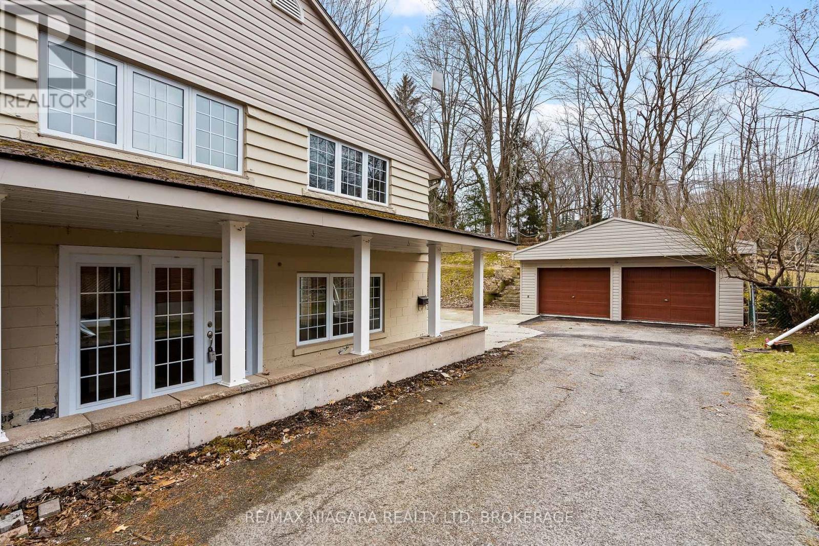 12 Cedar Street, Port Colborne (878 - Sugarloaf), Ontario  L3K 2T9 - Photo 2 - X12074389