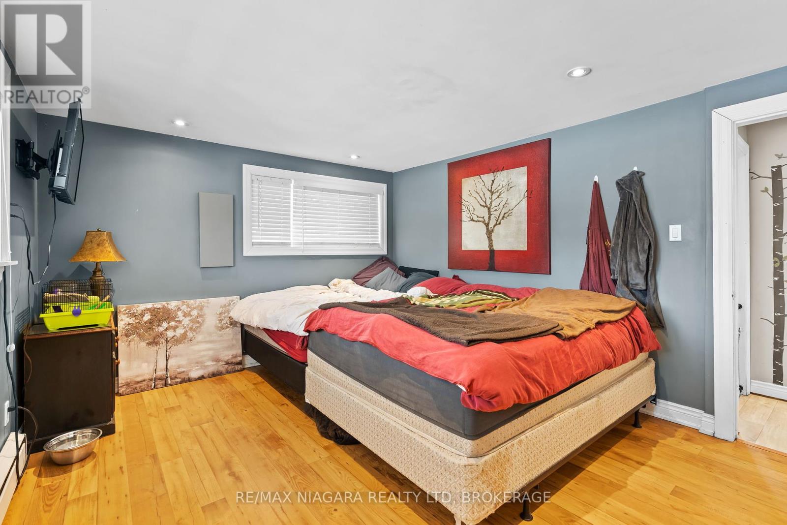 12 Cedar Street, Port Colborne (878 - Sugarloaf), Ontario  L3K 2T9 - Photo 25 - X12074389