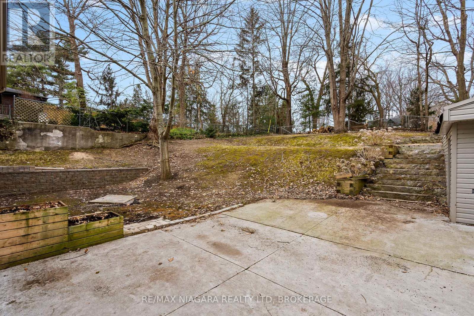 12 Cedar Street, Port Colborne (878 - Sugarloaf), Ontario  L3K 2T9 - Photo 3 - X12074389
