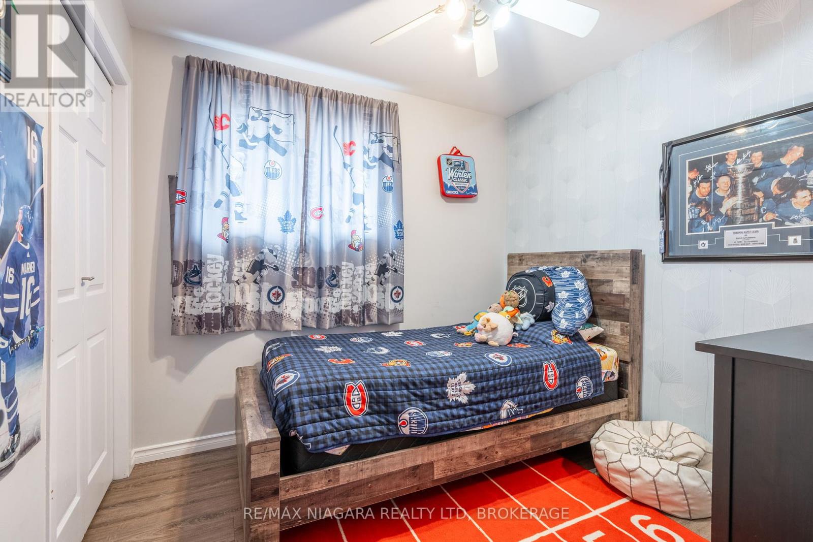 7 Royal Oak Drive, St. Catharines (439 - Martindale Pond), Ontario  L2N 4B7 - Photo 16 - X12074407