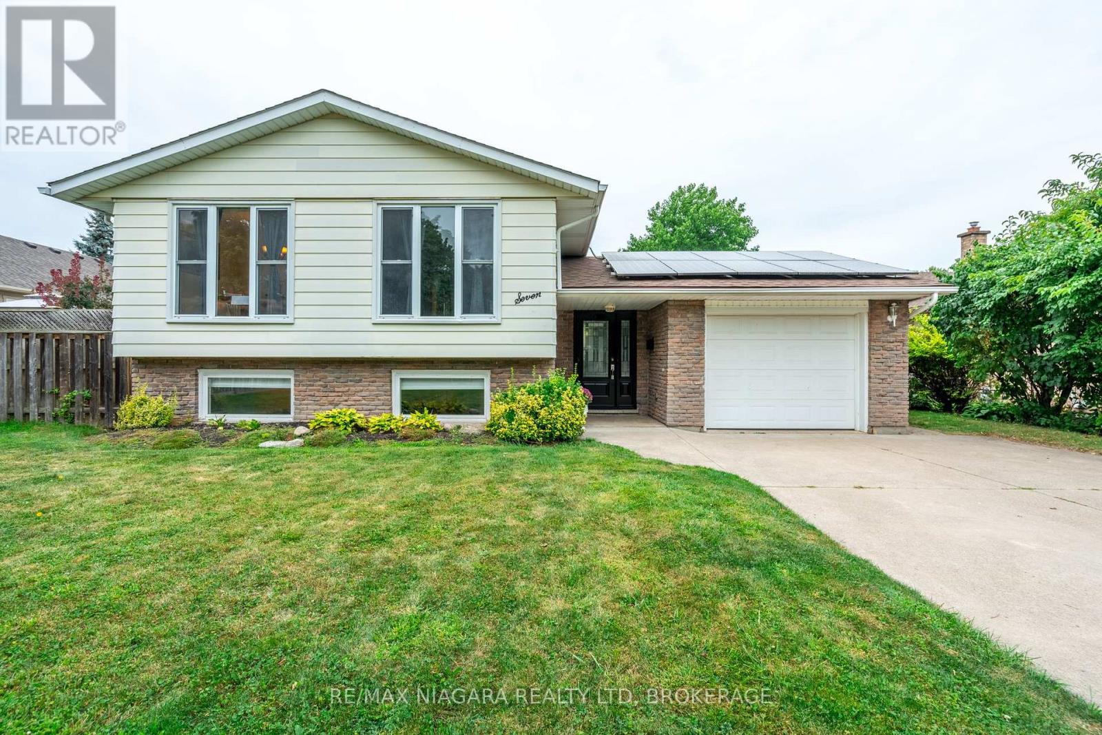 7 Royal Oak Drive, St. Catharines (439 - Martindale Pond), Ontario  L2N 4B7 - Photo 2 - X12074407
