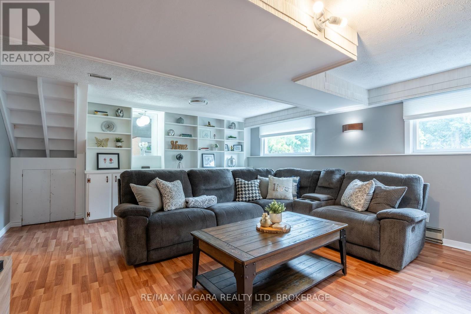 7 Royal Oak Drive, St. Catharines (439 - Martindale Pond), Ontario  L2N 4B7 - Photo 25 - X12074407