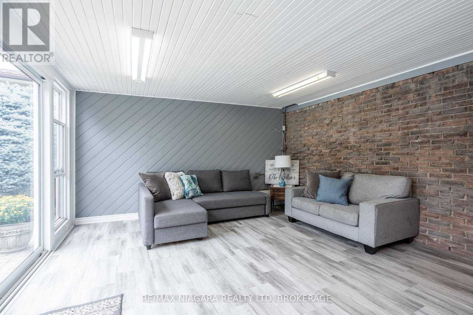 7 Royal Oak Drive, St. Catharines (439 - Martindale Pond), Ontario  L2N 4B7 - Photo 29 - X12074407