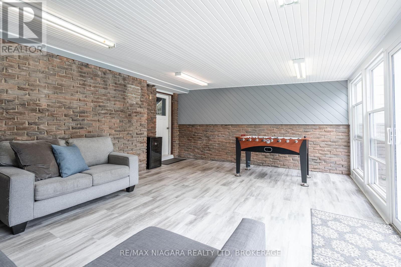 7 Royal Oak Drive, St. Catharines (439 - Martindale Pond), Ontario  L2N 4B7 - Photo 30 - X12074407