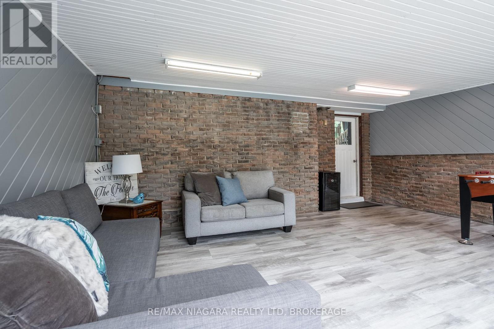 7 Royal Oak Drive, St. Catharines (439 - Martindale Pond), Ontario  L2N 4B7 - Photo 31 - X12074407
