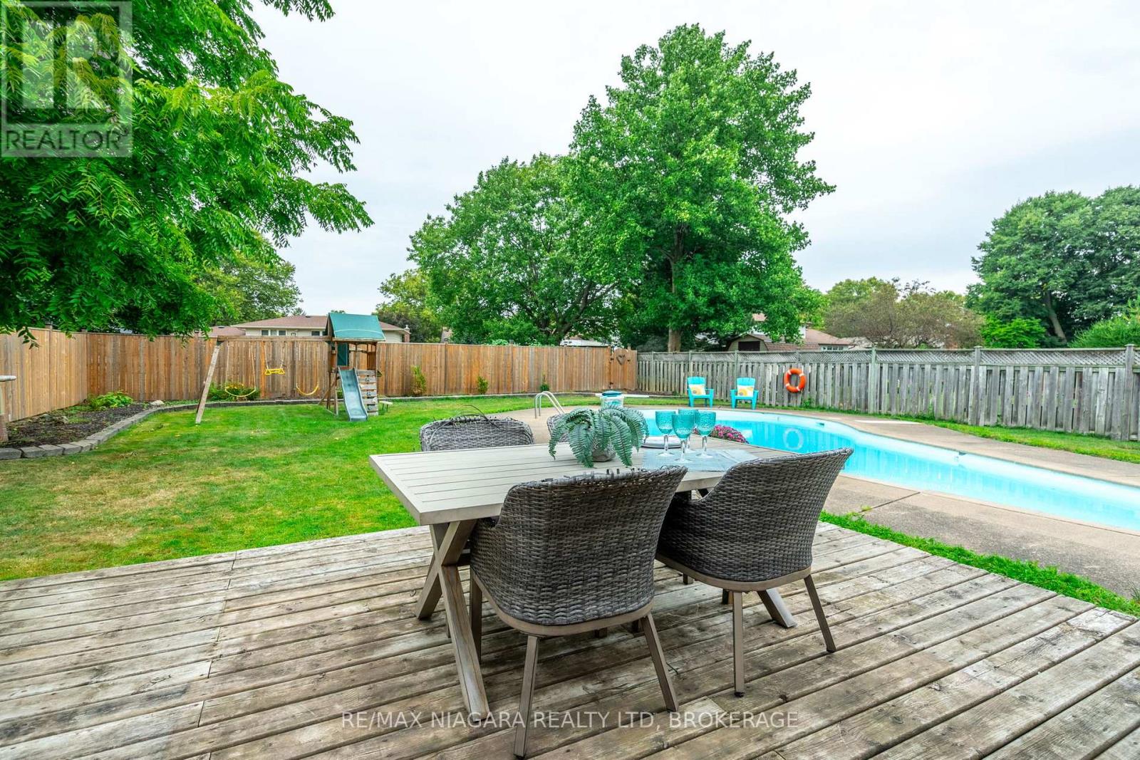 7 Royal Oak Drive, St. Catharines (439 - Martindale Pond), Ontario  L2N 4B7 - Photo 35 - X12074407