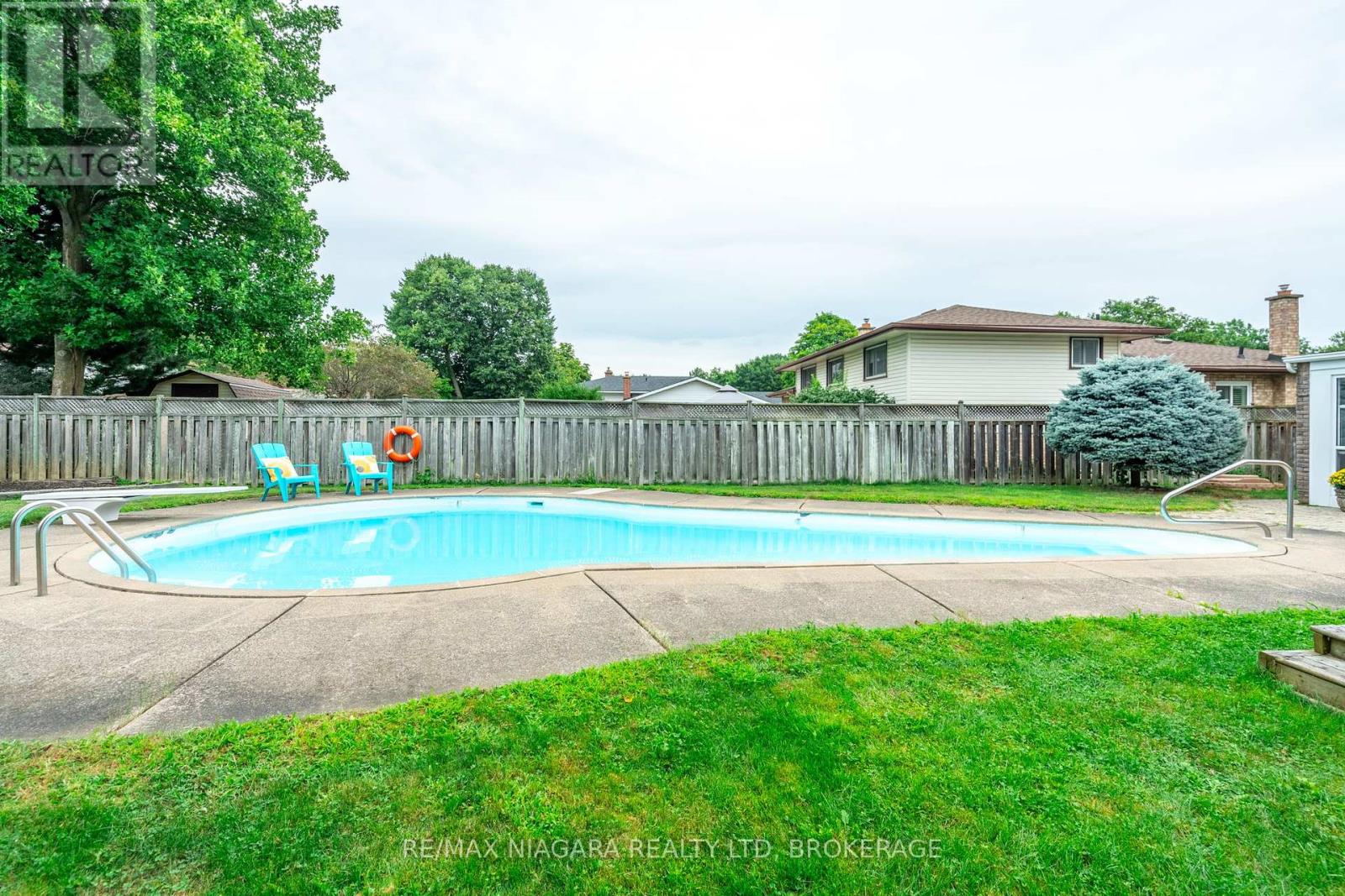 7 Royal Oak Drive, St. Catharines (439 - Martindale Pond), Ontario  L2N 4B7 - Photo 36 - X12074407