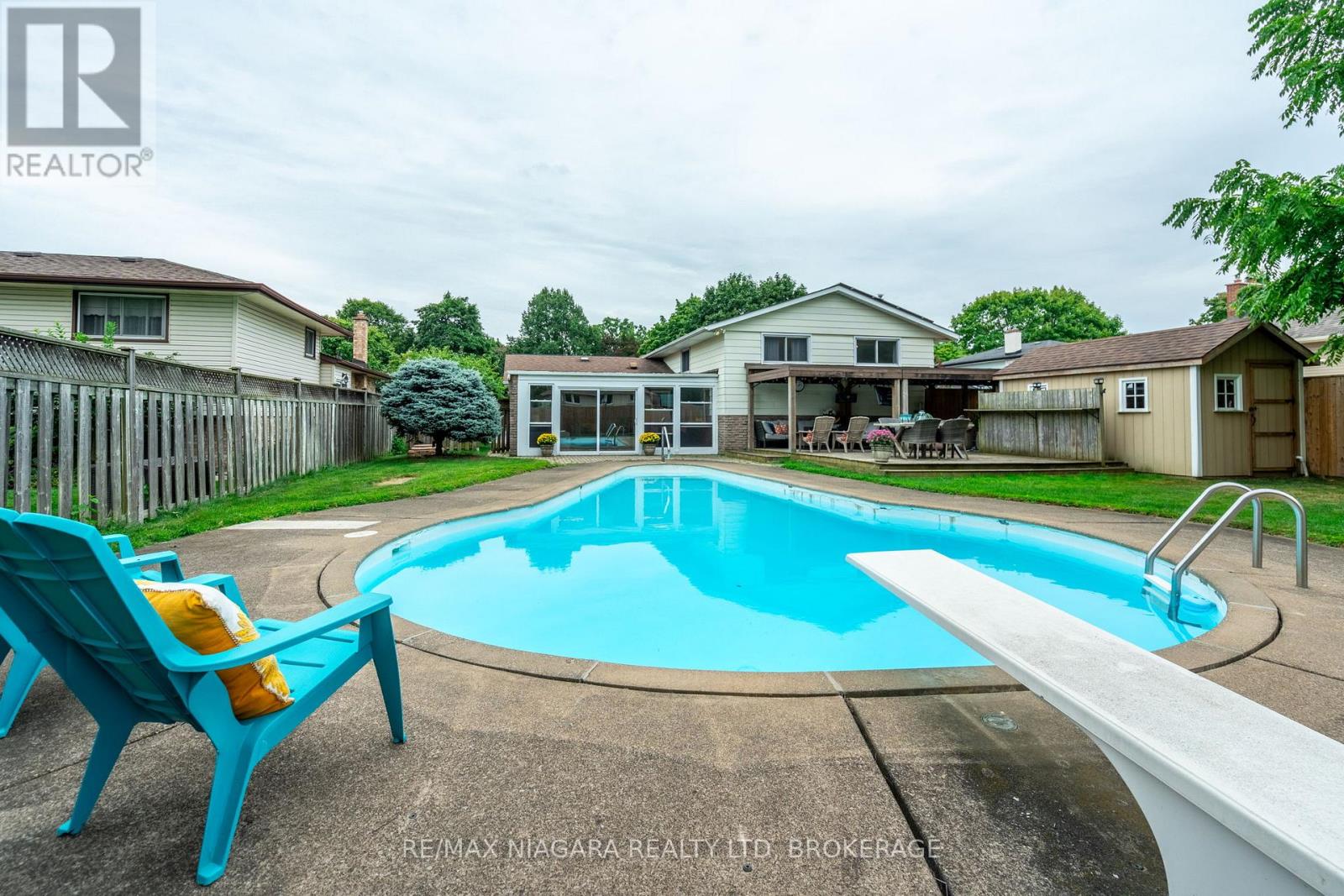 7 Royal Oak Drive, St. Catharines (439 - Martindale Pond), Ontario  L2N 4B7 - Photo 37 - X12074407