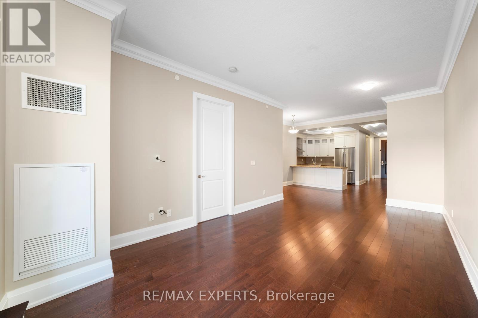 317 - 9909 Pine Valley Drive, Vaughan, Ontario  L4L 1A6 - Photo 12 - N12073775