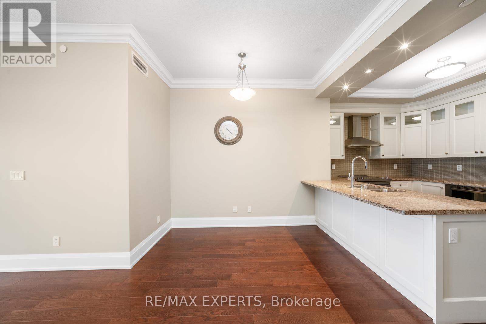 317 - 9909 Pine Valley Drive, Vaughan, Ontario  L4L 1A6 - Photo 9 - N12073775