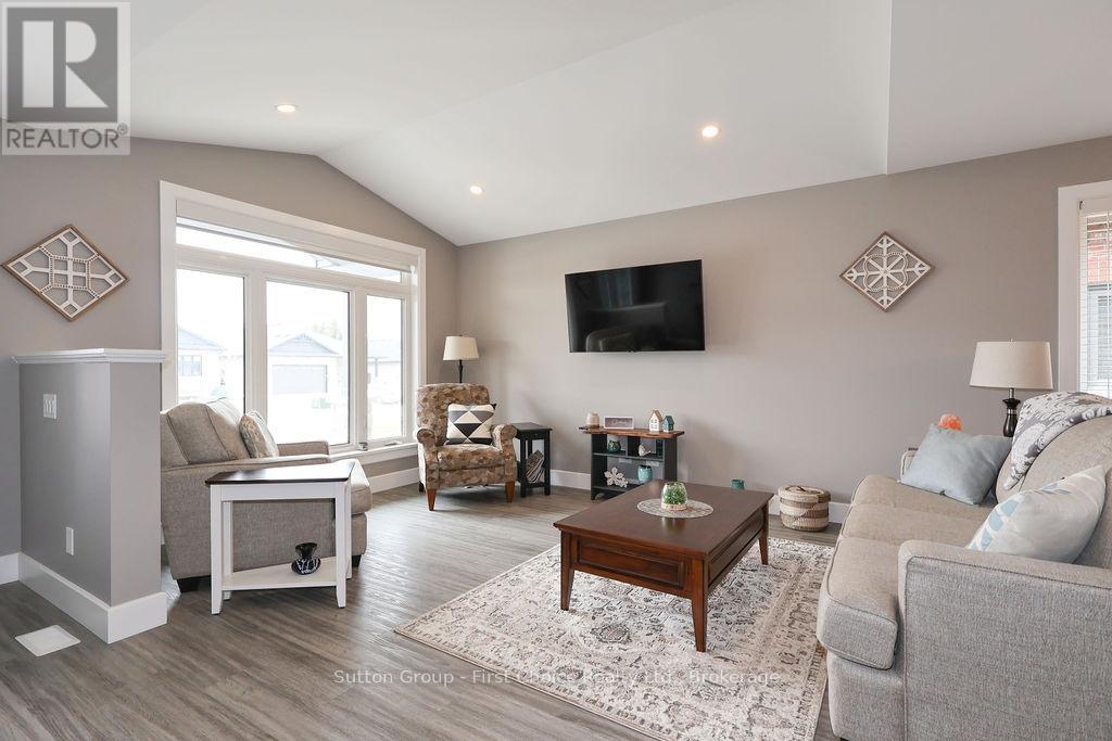 207 Duncan Street, West Perth, Ontario  N0K 1N0 - Photo 8 - X12074250