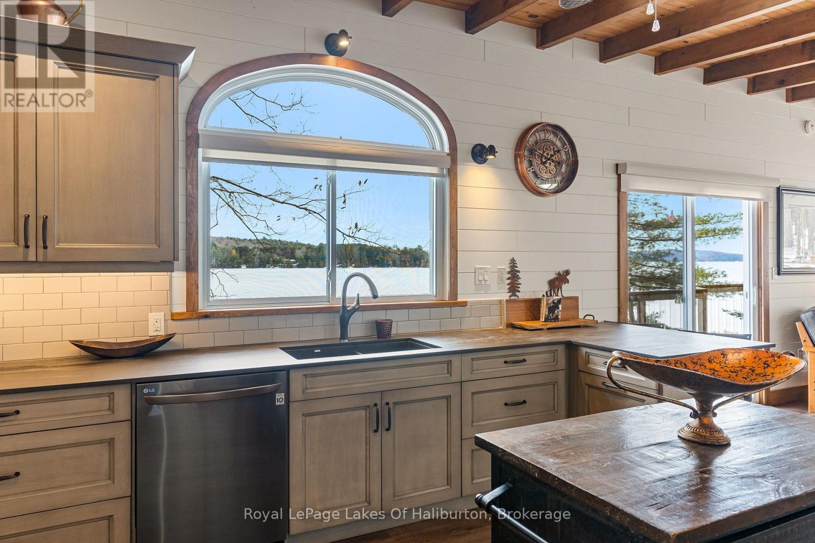 1085 Triple Creek Lane, Algonquin Highlands, Ontario  K0M 1S0 - Photo 16 - X12074277