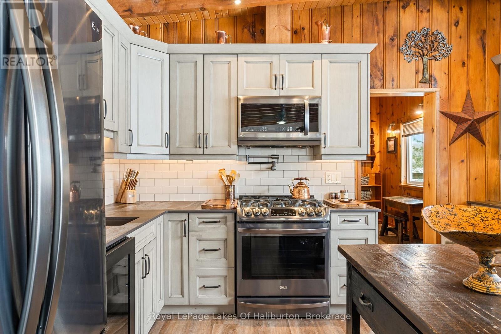 1085 Triple Creek Lane, Algonquin Highlands, Ontario  K0M 1S0 - Photo 19 - X12074277