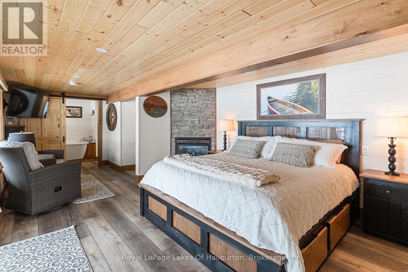 1085 Triple Creek Lane, Algonquin Highlands, Ontario  K0M 1S0 - Photo 32 - X12074277